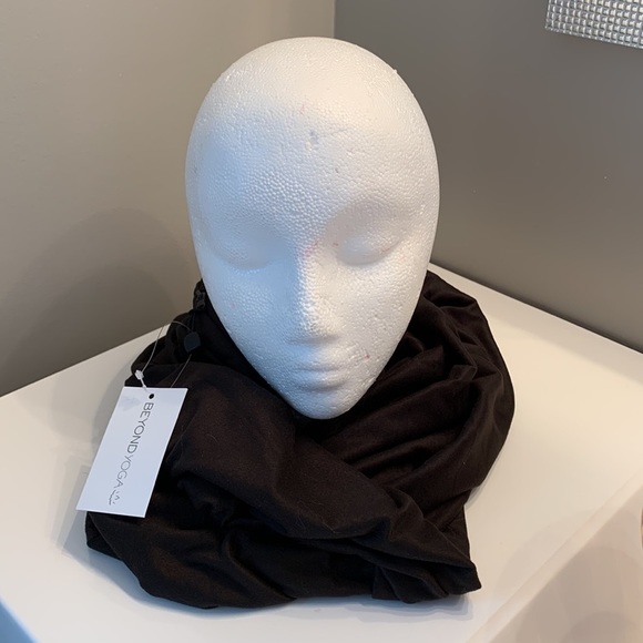 NWT Beyond Yoga Black Soft Infinity Scarf with Pocket NWT - Picture 3 of 9